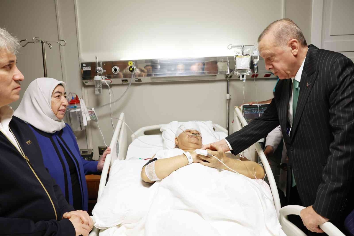 Cumhurbaşkanı Erdoğan, Binali Yıldırım’ı ve Şamil Ayrım’ı hastanede ziyaret etti
