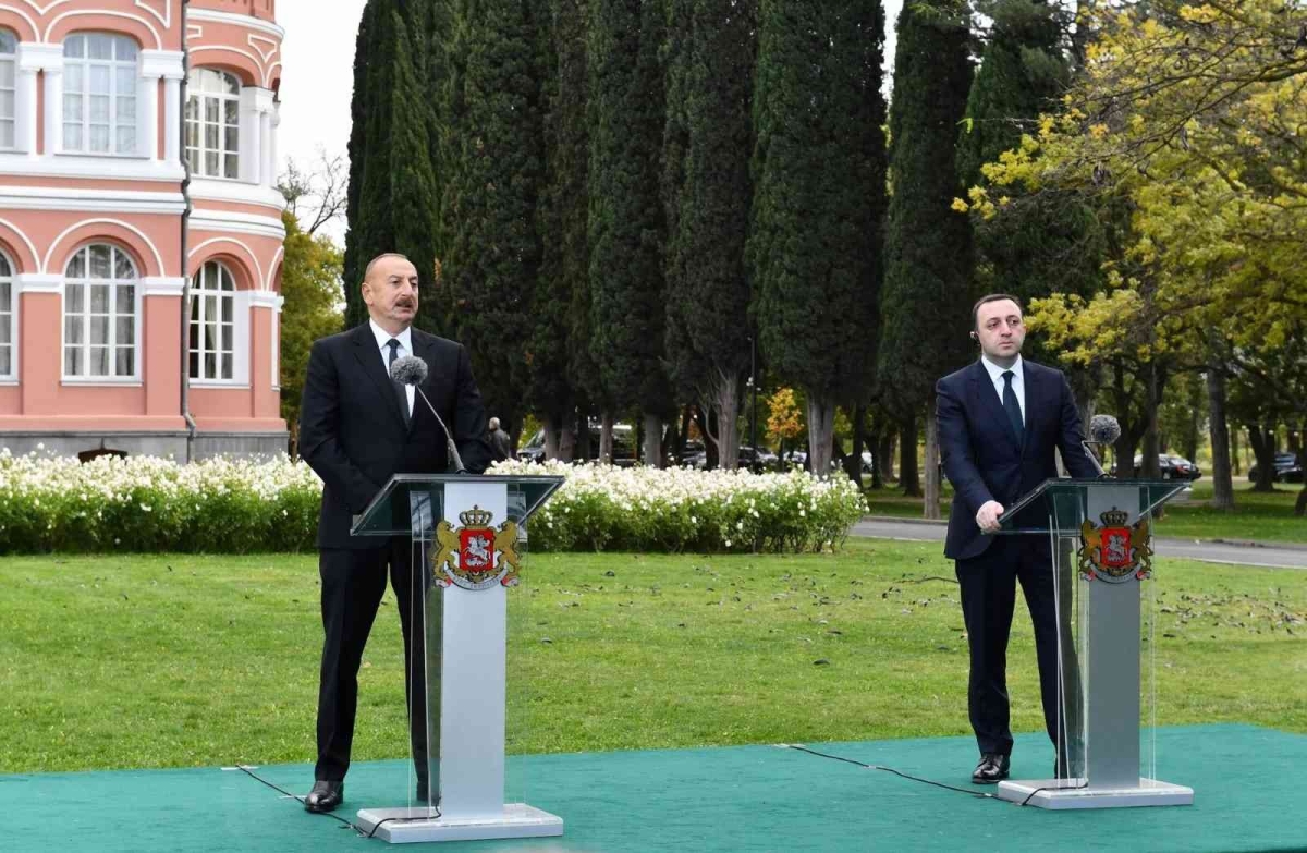 Azerbaycan Cumhurbaşkanı Aliyev: “Azerbaycan ve Ermenistan’ın bir barış anlaşması imzalama zamanının geldiğine inanıyoruz”
