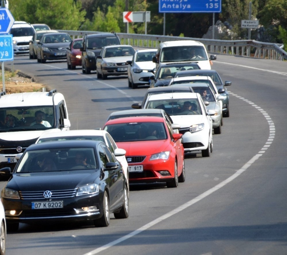 Antalya’da trafiğe kayıtlı kara motorlu taşıt sayısı 1 milyon 289bin 312 oldu
