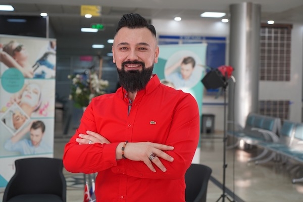 İlk 6 ayda saç ektirmek için Türkiye’ye 500 bin kişi geldi