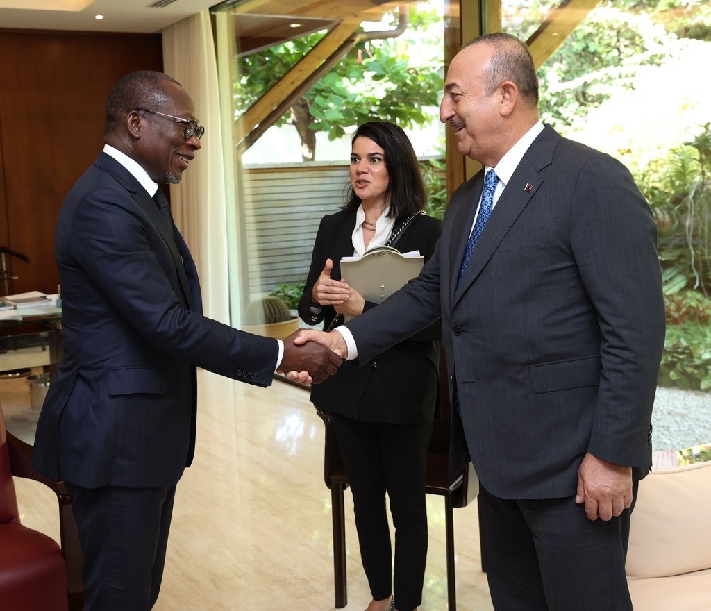 Bakan Çavuşoğlu, Benin Devlet Başkanı Talon ile bir araya geldi
