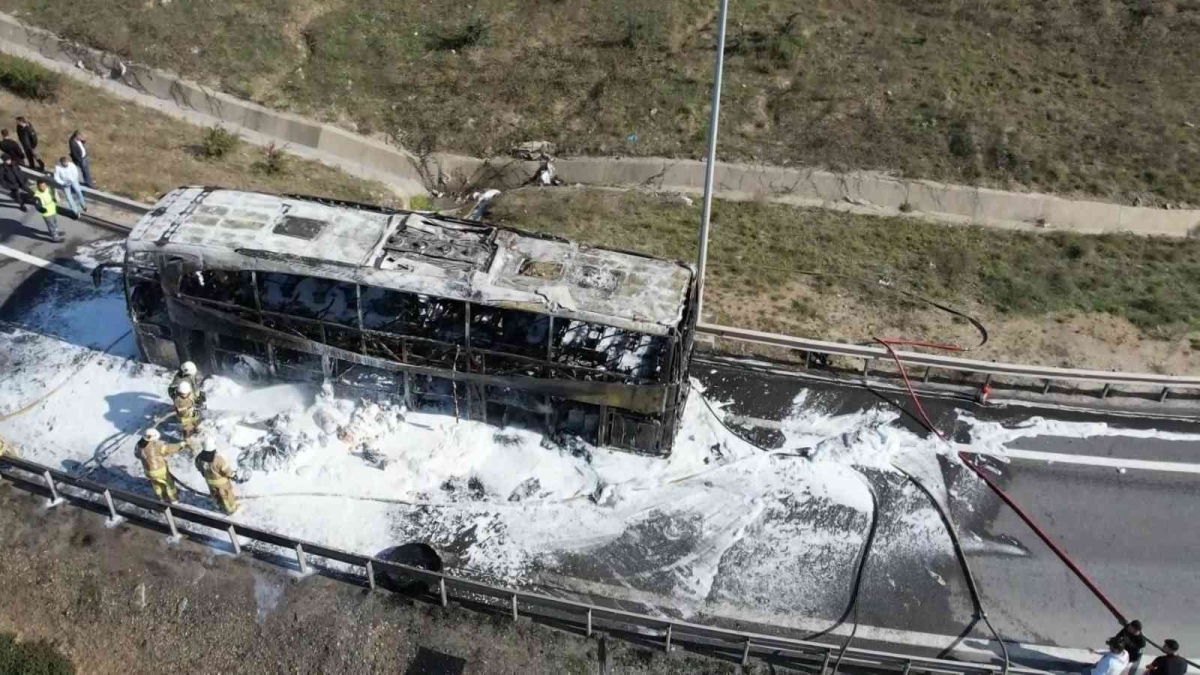 Kuzey Marmara Otoyolu’nda yanan yolcu otobüsü alev topuna döndü
