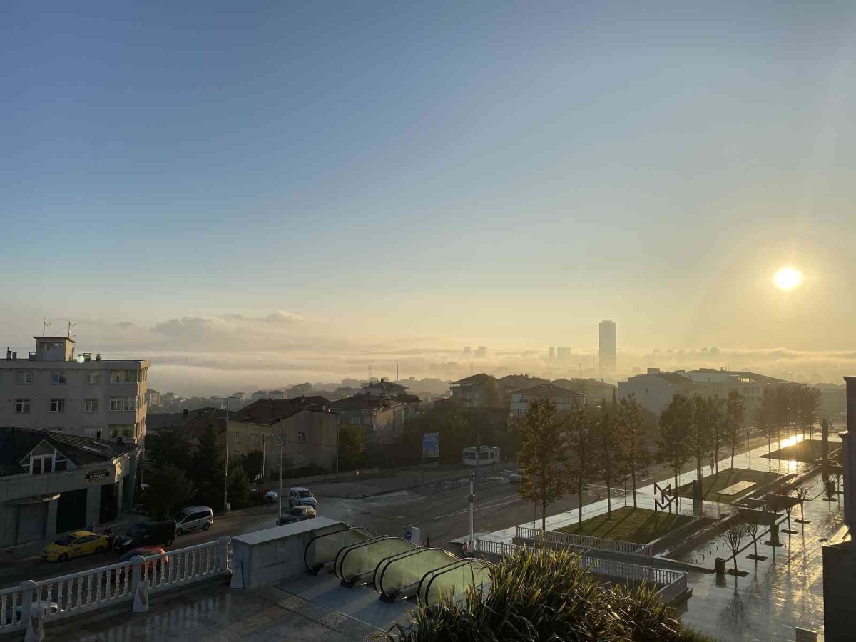 İstanbul’da yoğun sis kartpostallık görüntüler oluşturdu
