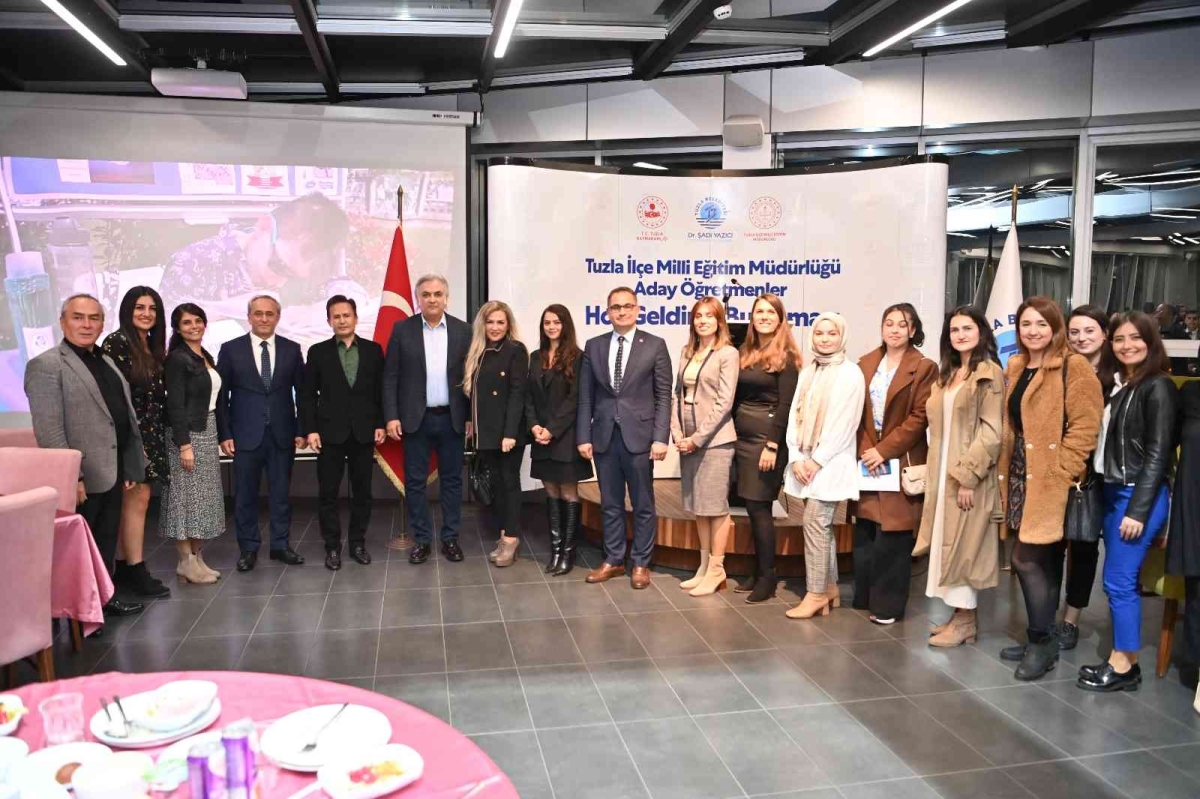 Tuzla’ya yeni atanan öğretmenler akşam yemeğinde bir araya geldi
