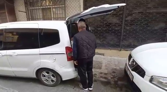 İstanbul’da ambulansa yol vermeyen sürücüye cezai işlem uygulandı
