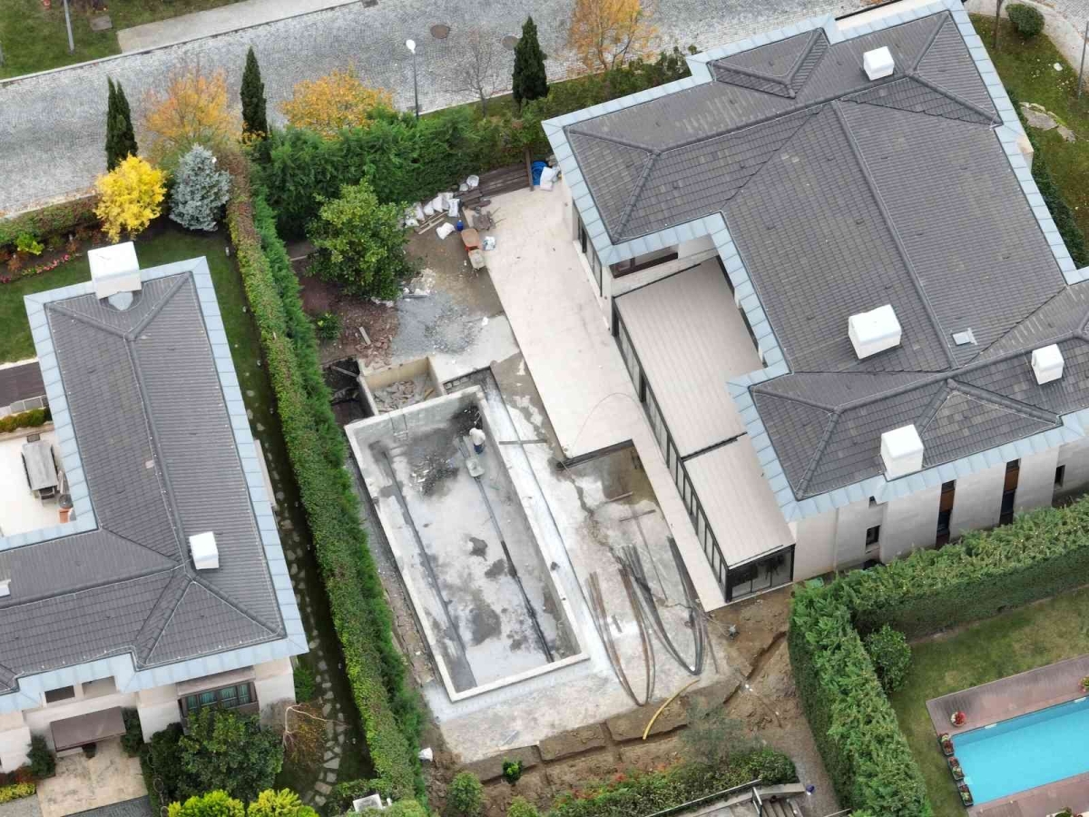 Sarıyer’de yakalanan çete liderinin kaldığı ev, havadan görüntülendi
