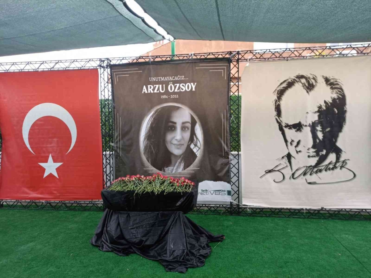 Terör saldırısında hayatını kaybeden Arzu Özsoy’un öğretmenlik yaptığı okulda hüzün hakim
