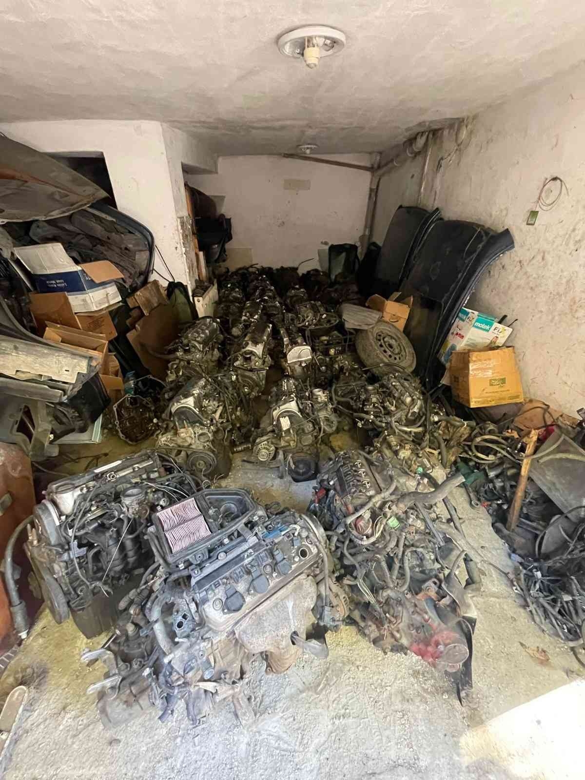 Bayrampaşa’da kaçakçılık operasyonu: 13 adet araç motoru yakalandı
