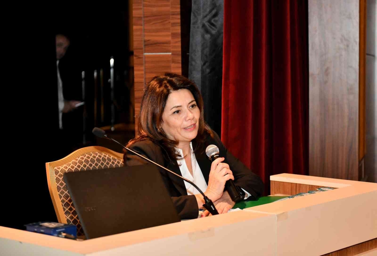 İstanbul Barosu Başkanı Filiz Saraç Esenyurt’ta seminer verdi
