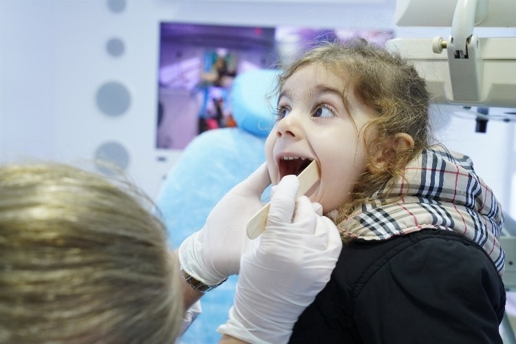 İstanbul Beylikdüzü'nde mobil araçla 'diş sağlığı' bilinci verildi