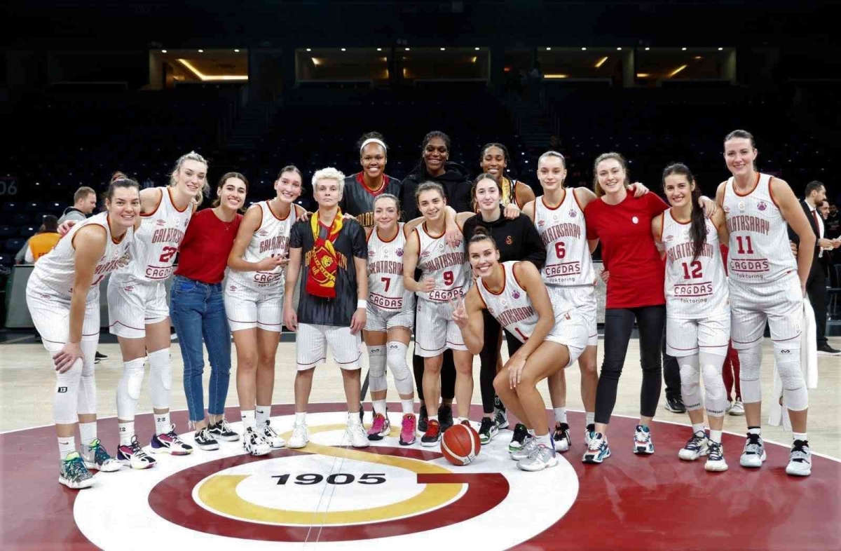 Kadınlar basketbolda derbi heyecanı: Fenerbahçe - Galatasaray
