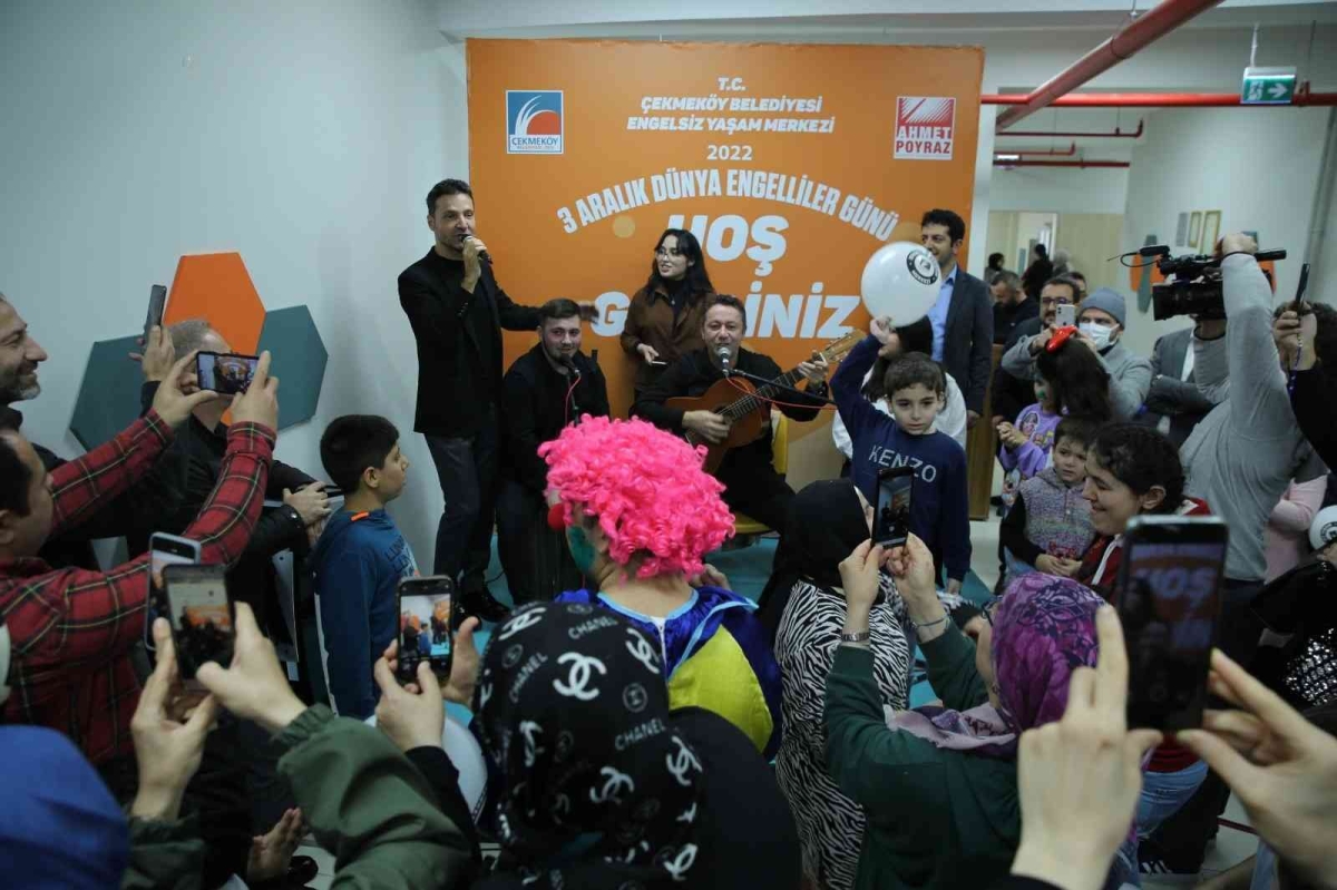 Sinan Özen Ve Baha, şarkılarını Çekmeköy’de özel çocuklar için seslendirdi
