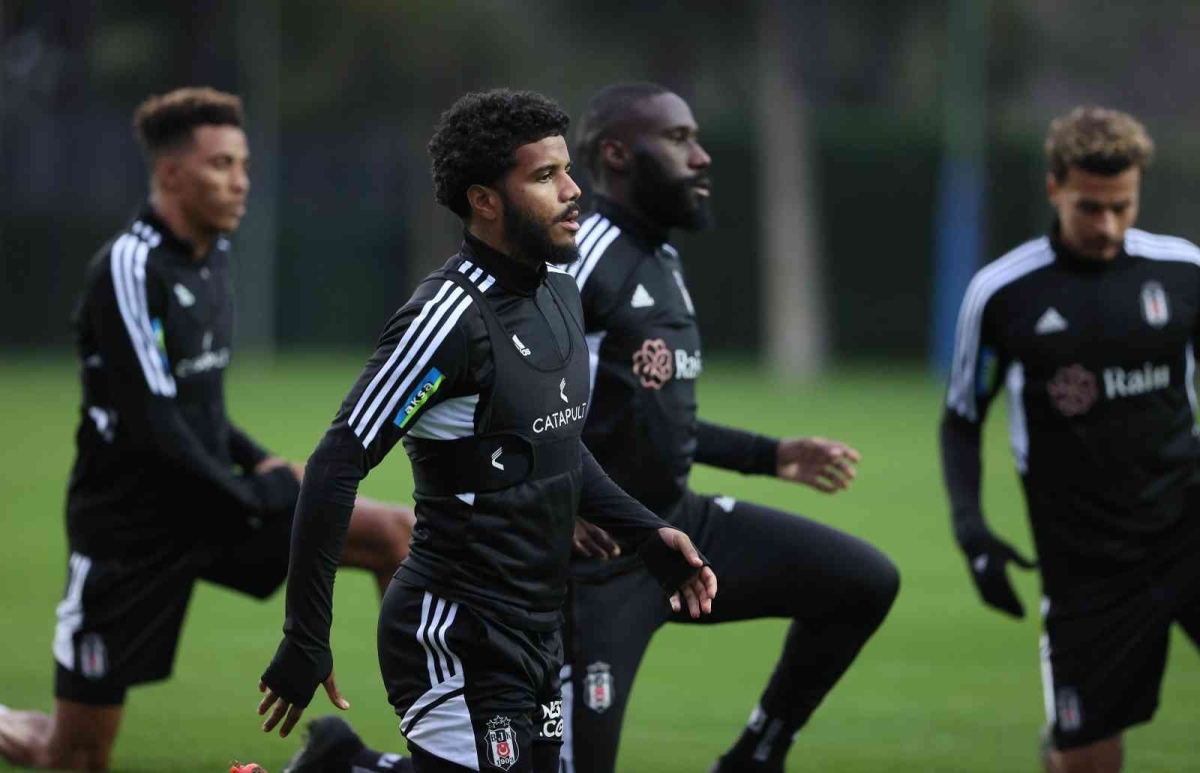 Beşiktaş, Antalya kampında çalışmalarına devam etti

