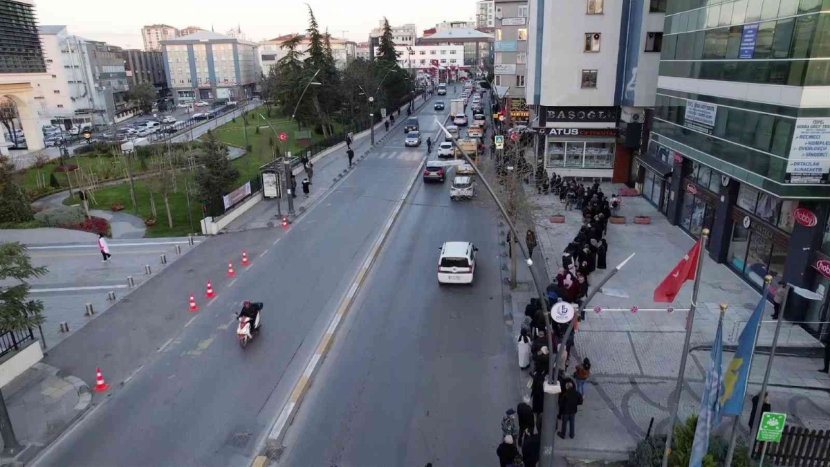 İstanbul’da SGK önünde EYT kuyruğu
