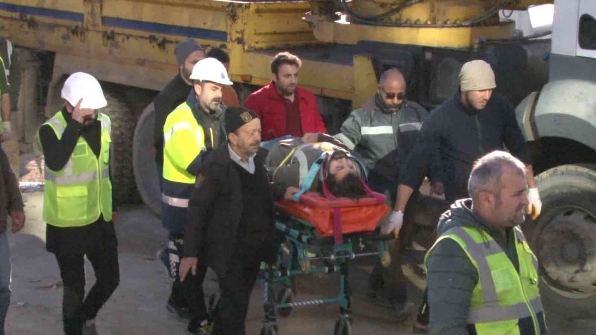 Ataşehir’de metro şantiyesinde yüksekten düşen işçi yaralandı
