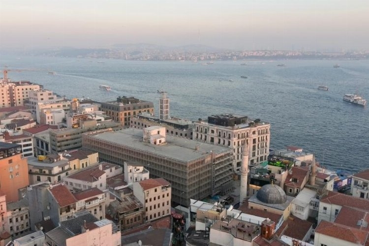 Beyoğlu'nda 50 yıllık 7 katlı otopark yıkıldı
