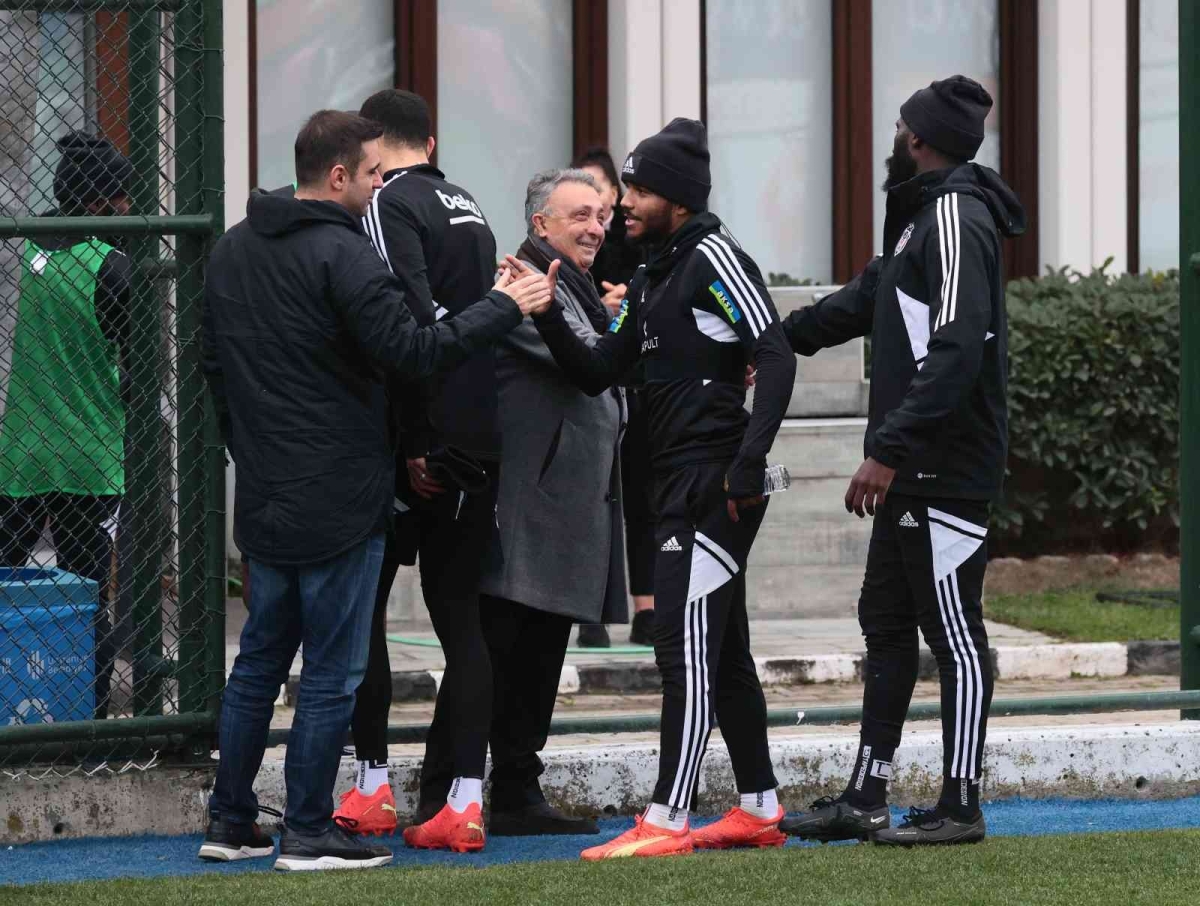 Beşiktaş’ta Kasımpaşa maçı hazırlıklarını Başkan Çebi de takip etti
