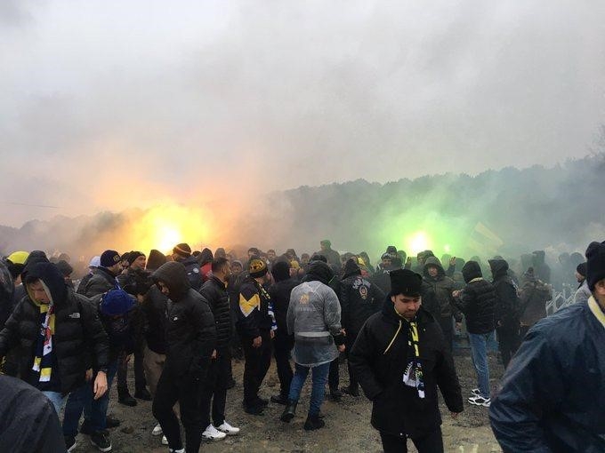 Fenerbahçeli taraftarlar, TFF’yi protesto için Riva’ya gitti
