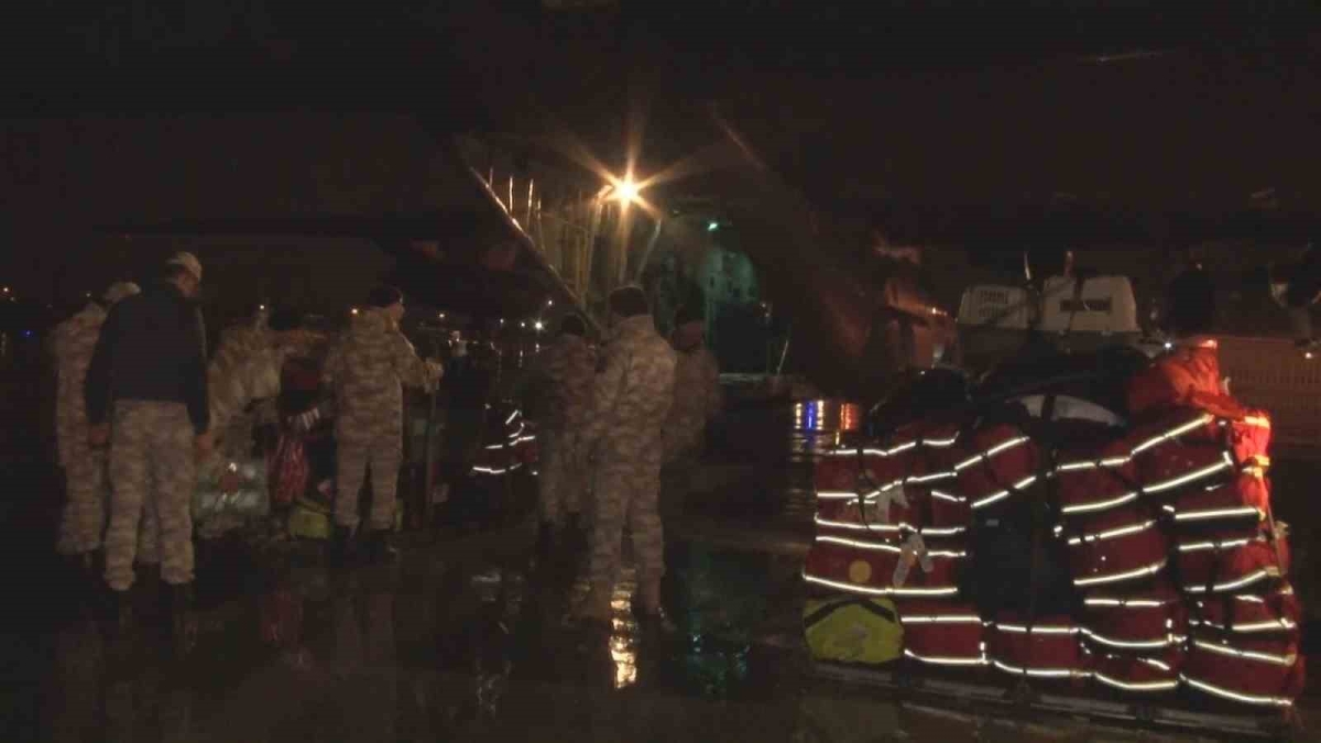 İspanyol arama kurtarma ekibi askeri uçakla deprem bölgesine gönderildi
