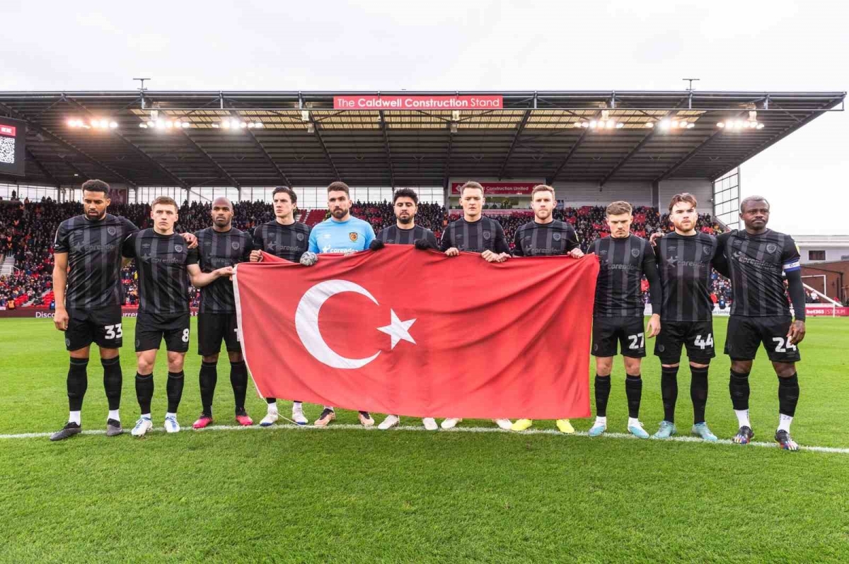 Hull City’den Türk bayraklı saygı duruşu
