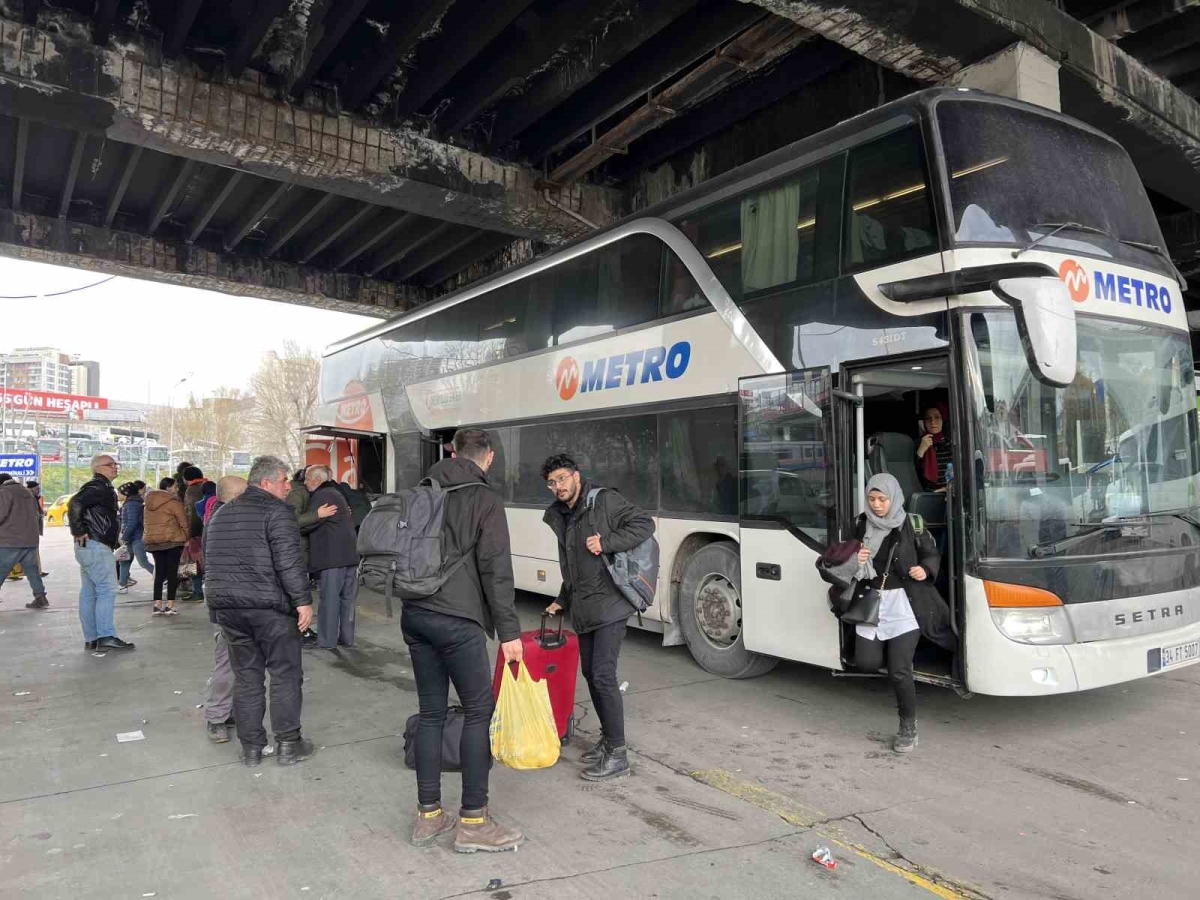 Deprem bölgelerinden afetzedeler otobüsle İstanbul’a geldi
