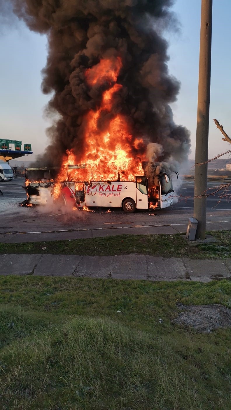 Silivri’de yolcu otobüsü alev alev yandı
