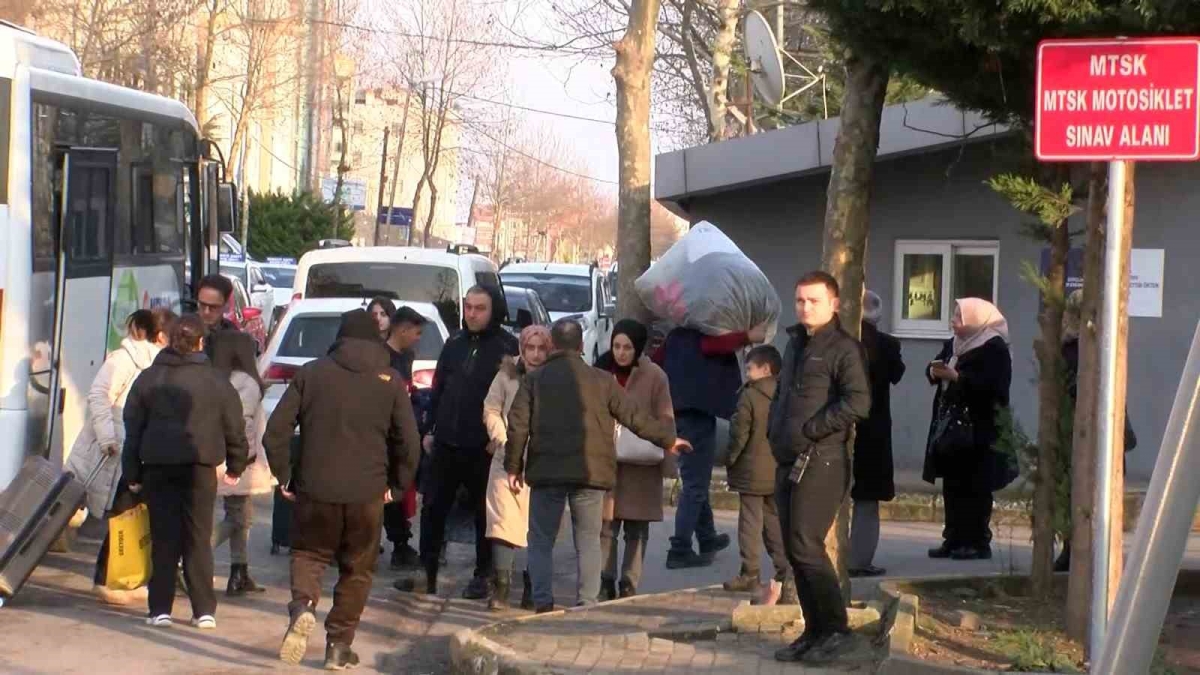 İstanbul’a gelen depremzedeler Sancaktepe’de yurda yerleştiriliyor
