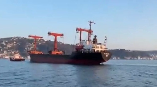 İstanbul Boğazı’nda kargo gemisi makine arızası yaptı
