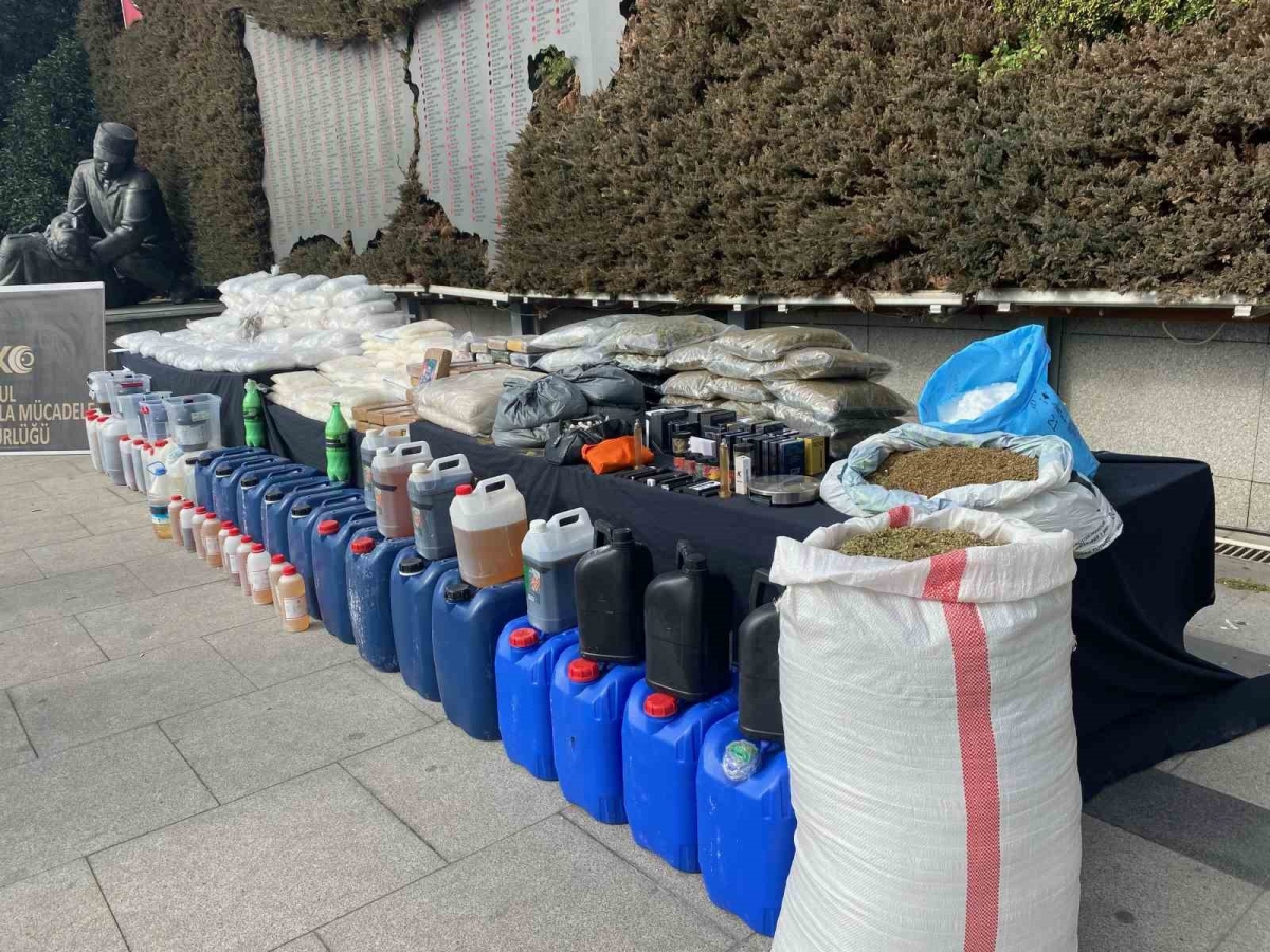 İstanbul’da 1 ton 63 kilo uyuşturucu madde ele geçirildi
