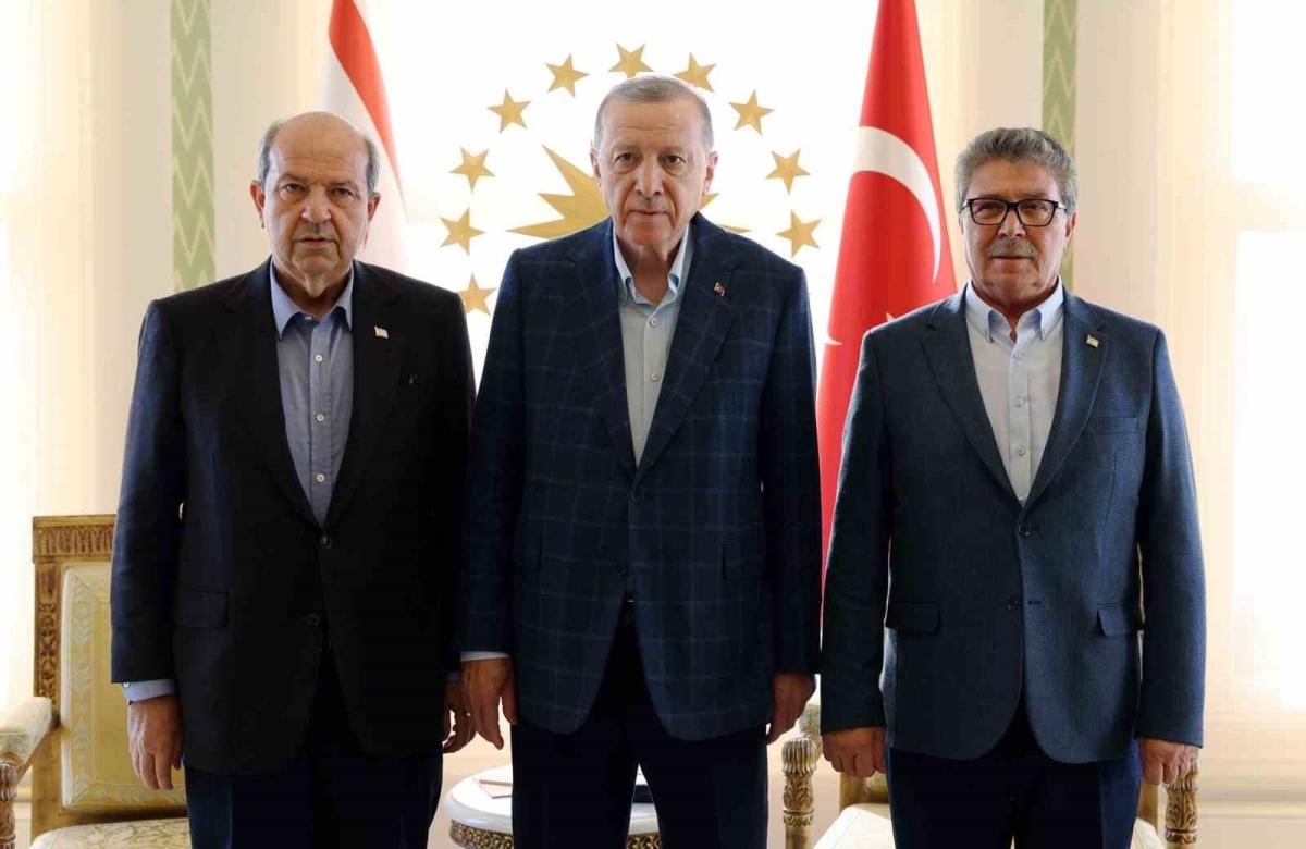 Cumhurbaşkanı Erdoğan, KKTC Cumhurbaşkanı Tatar ve KKTC Başbakanı Üstel’i kabul ediyor
