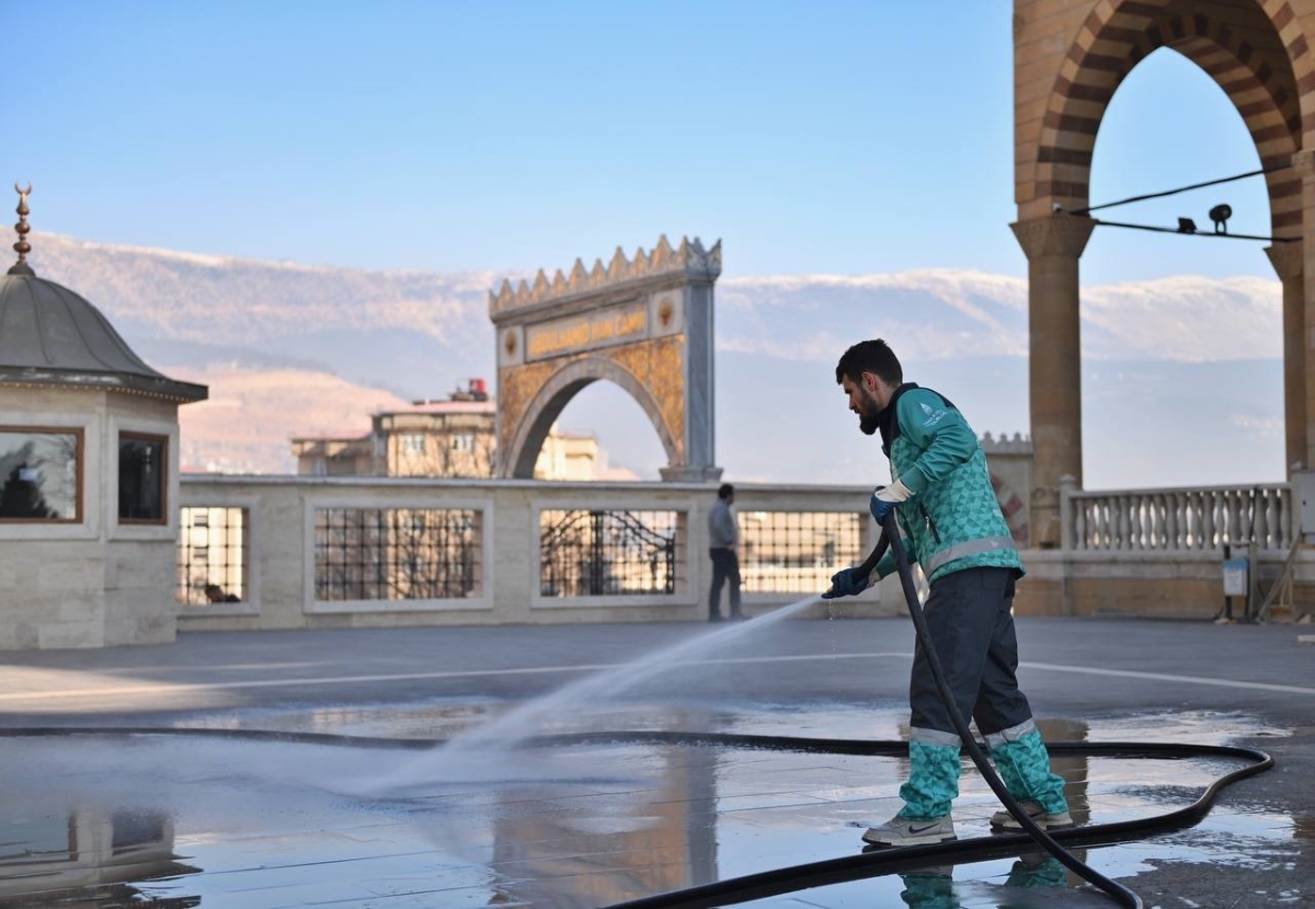 Beyoğlu Belediyesi Kahramanmaraş’ta temizlik çalışmalarına destek veriyor
