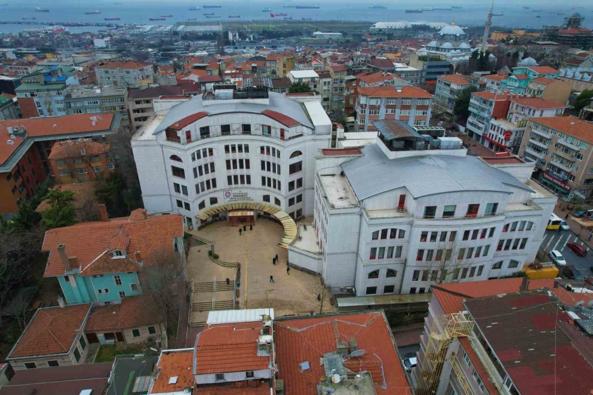 İstanbul’da tahliye kararı verilen 2 hastane sonrası gözler Haseki Eğitim ve Araştırma Hastanesinin Fatih’teki binasına çevrildi
