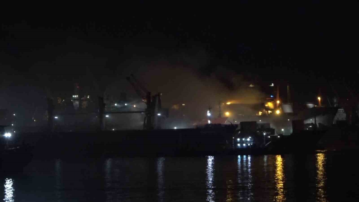 Tuzla’da balıkçı gemisinde yangın
