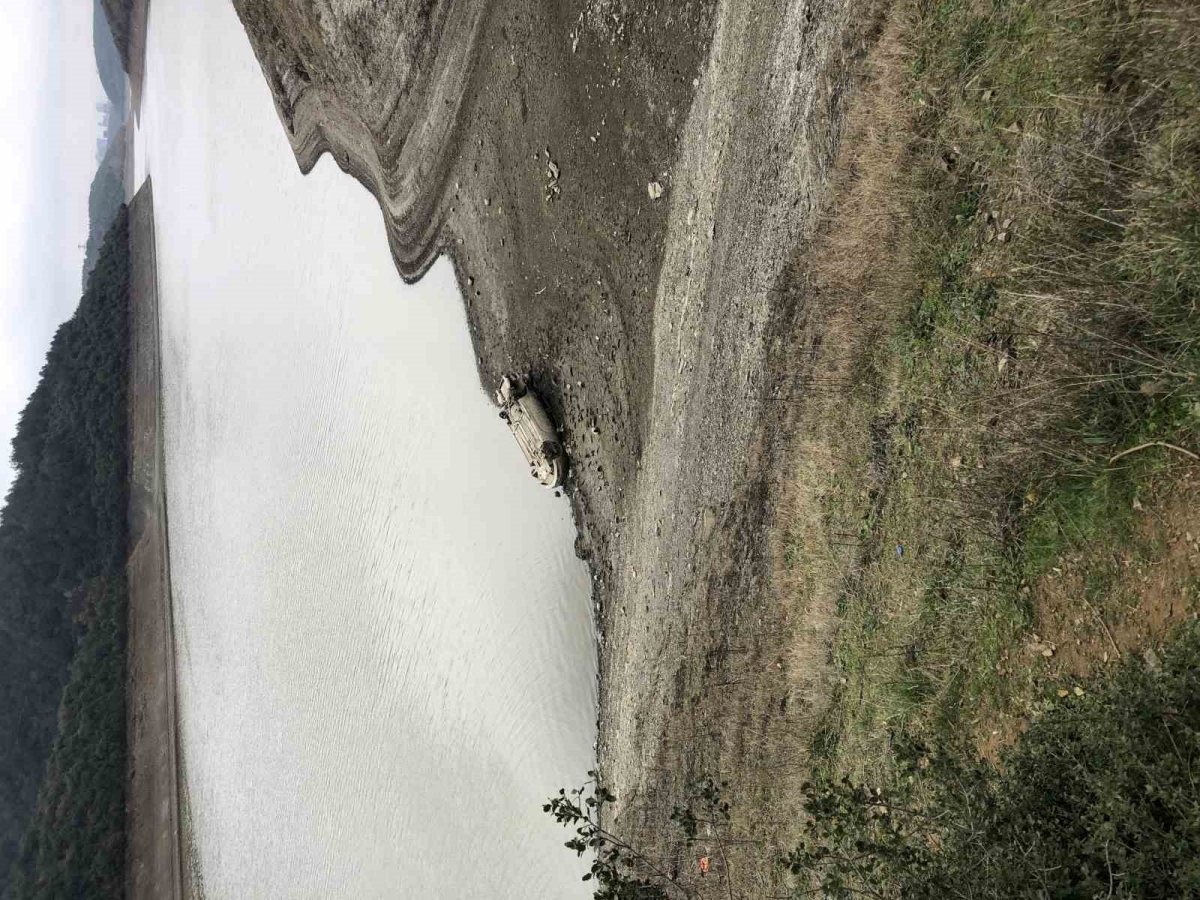 Alibey Barajı’nda duran 3 araç çıkartıldı
