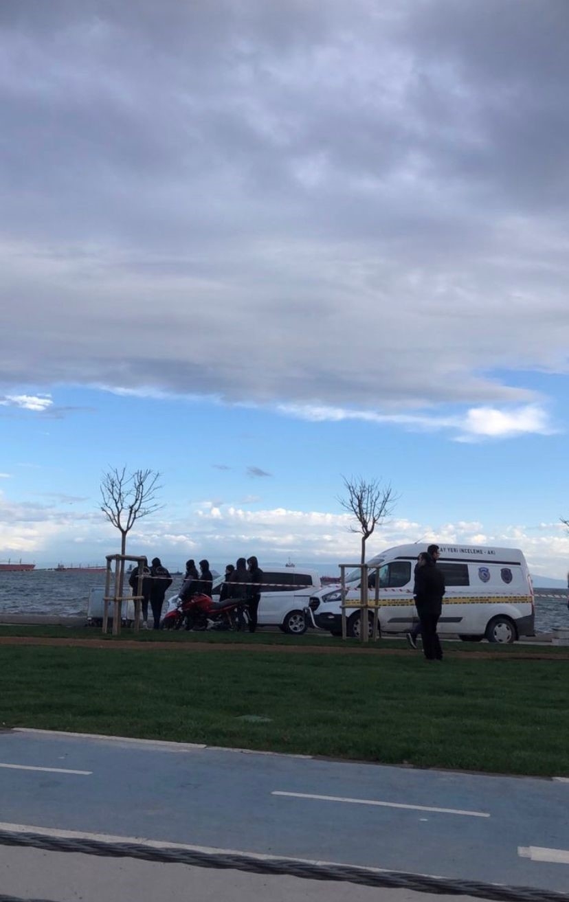 Zeytinburnu Sahili’nde görülen ceset rüzgarın etkisiyle denizde kayboldu

