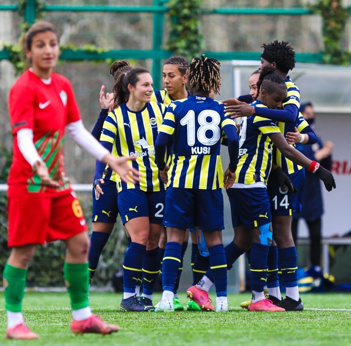 Turkcell Kadın Futbol Süper Ligi: Fenerbahçe: 4  - Amed Sportif Faaliyetler: 0
