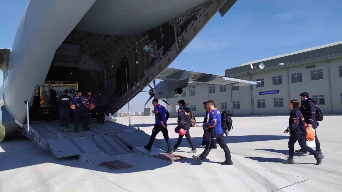 İstanbul’dan 29 AFAD personeli sel felaketinin yaşandığı illere doğru yola çıktı
