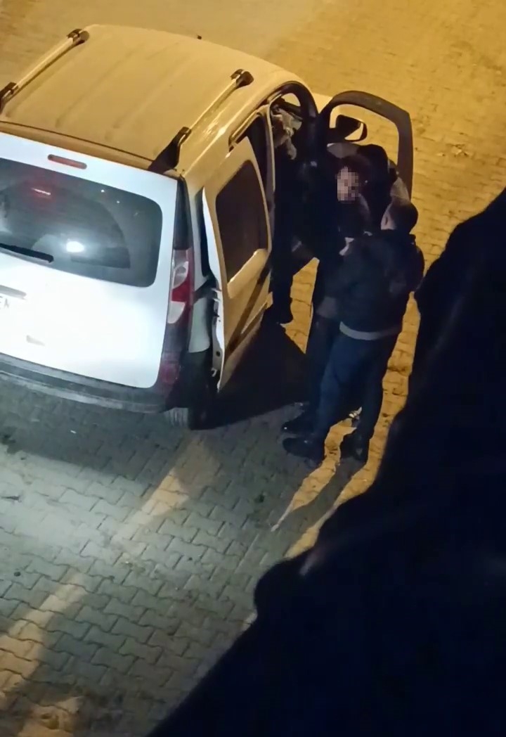 Alkollü araç sürerken yakalandı, polisleri boks maçına davet etti

