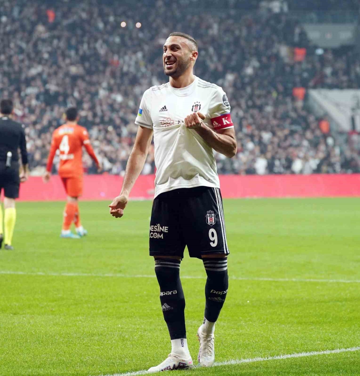 Cenk Tosun: “Beşiktaş’ta kalıyorum”
