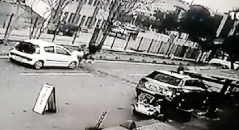 İstanbul’da silahlı laf atma kavgası kamerada: Dizinden vurulan genç ölümden saniyelerle kurtuldu
