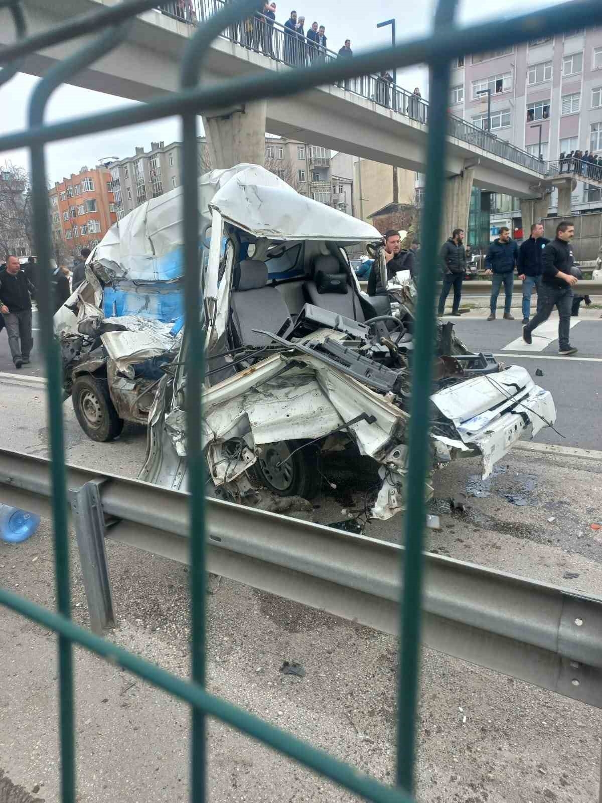 Silivri’de aralarında cezaevi personelini taşıyan servisin de olduğu zincirleme kazada 27 kişi yaralandı
