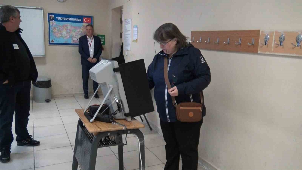 Silivri’de yaşayan çifte vatandaşlar oylarını kullanıyor
