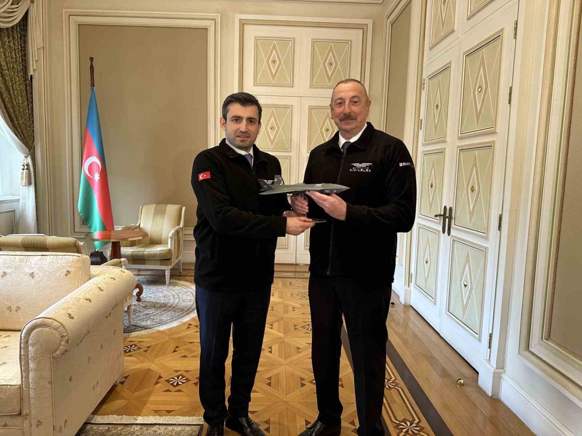 Selçuk Bayraktar Azerbaycan Cumhurbaşkanı İlham Aliyev’i ziyaret etti
