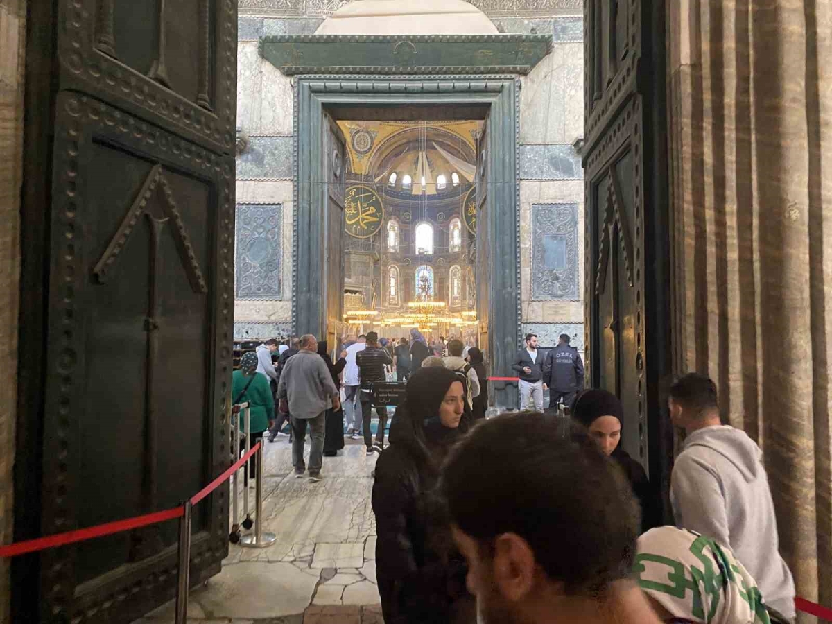 Ayasofya-i Kebir Camii’nin onarılan imparator kapısı koruma altına alındı
