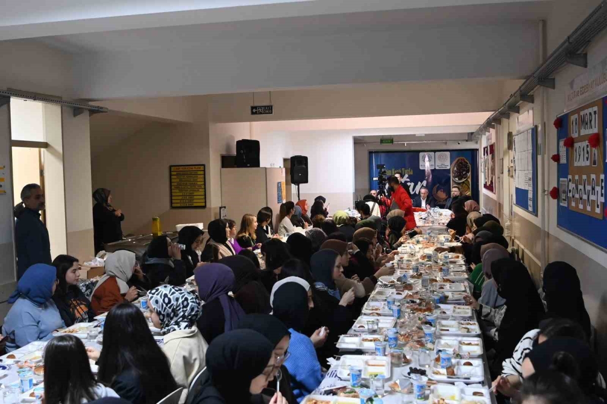 Başkan Yazıcı, okullardaki öğrenci ve velileri ile iftar programında bir araya geliyor
