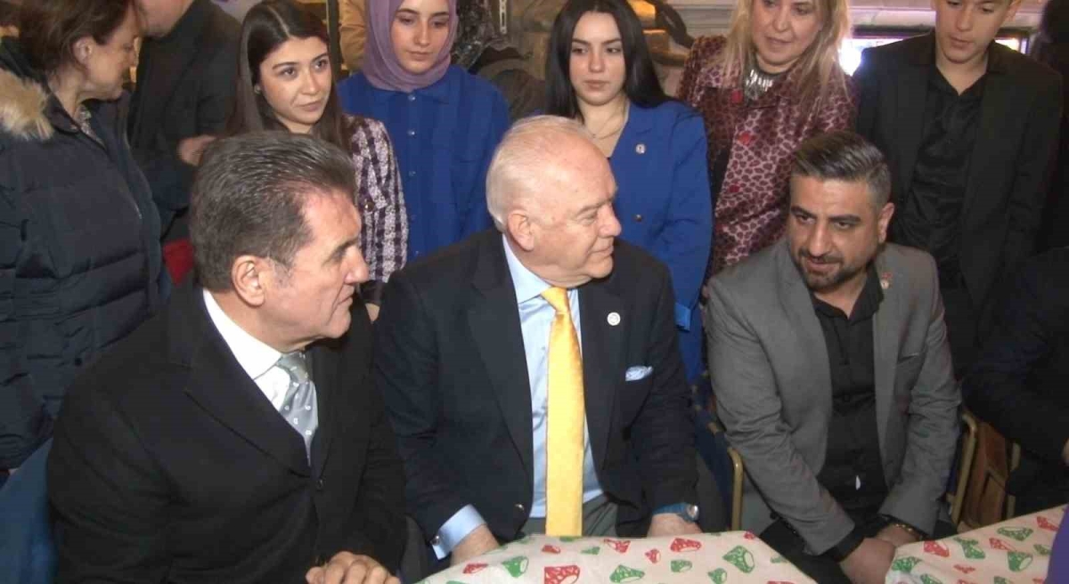 Türkiye Değişim Partisi Beyoğlu İlçe Başkanı Cihan Yerdelen iftar programı düzenledi
