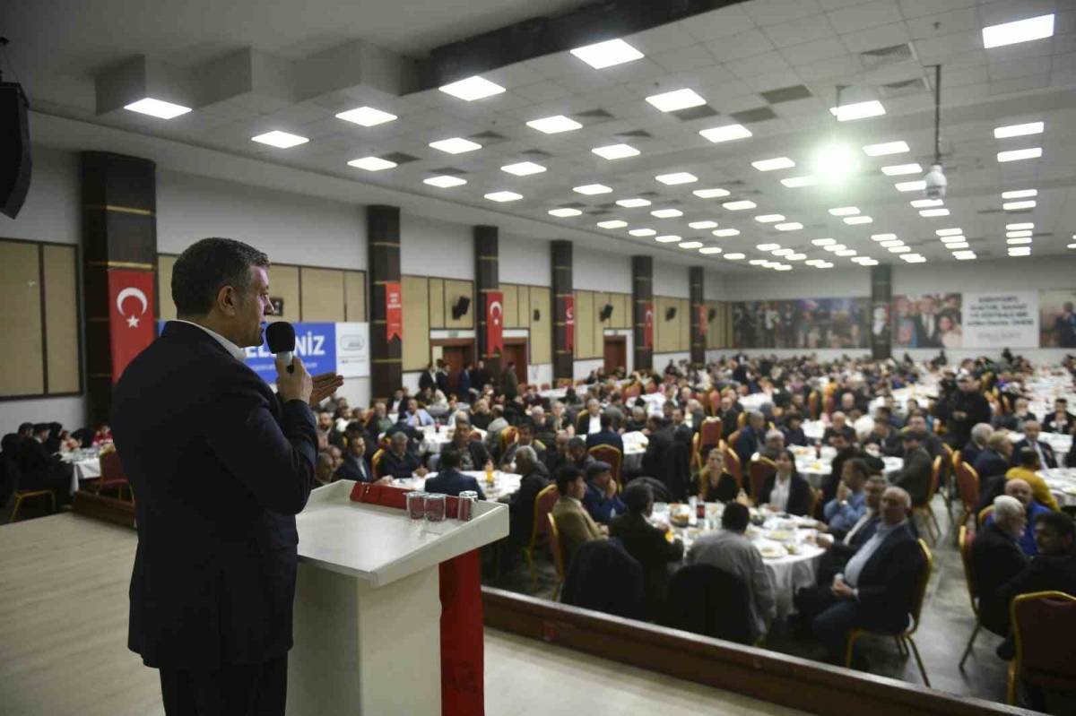 Esenyurt Belediye Başkanı Bozkurt, Saadet Partisi iftarına katıldı
