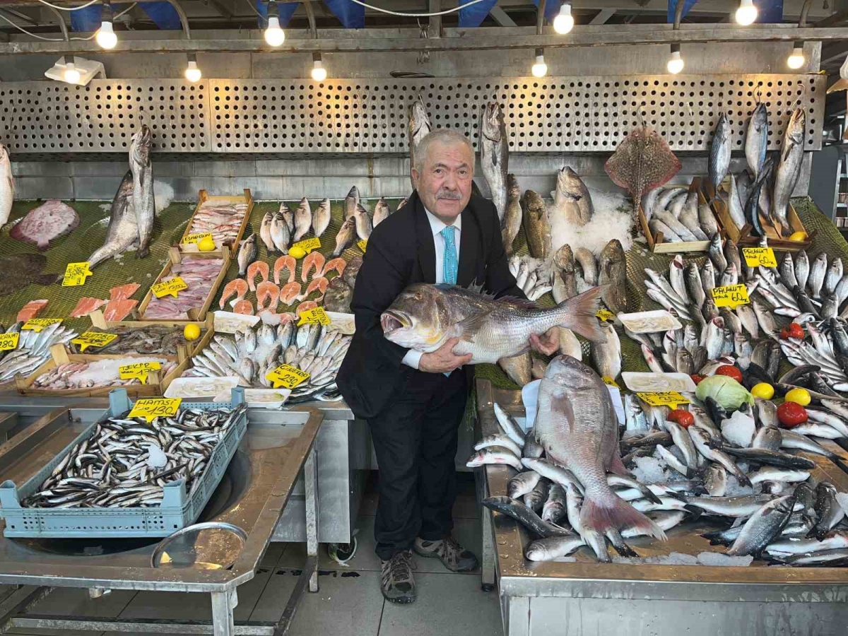 İstanbul’da balıkçılar 20 kiloluk Mercan balığı yakaladı
