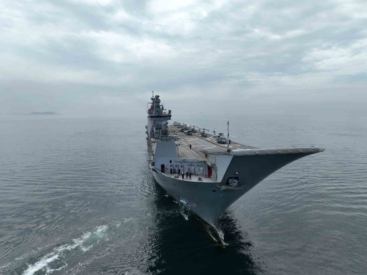 TCG Anadolu Sarayburnu’na yanaştı
