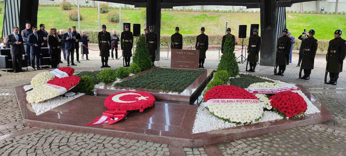 8. Cumhurbaşkanı Turgut Özal, vefatının 30. yıl dönümünde kabri başında anıldı
